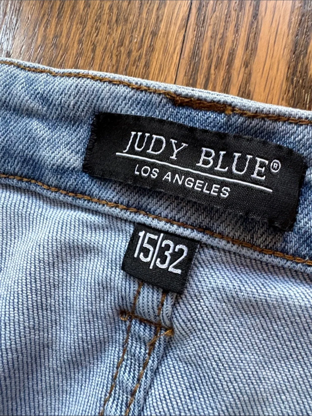 Judy Blue sz 15/32 straight leg light wash jeans with hip pockets